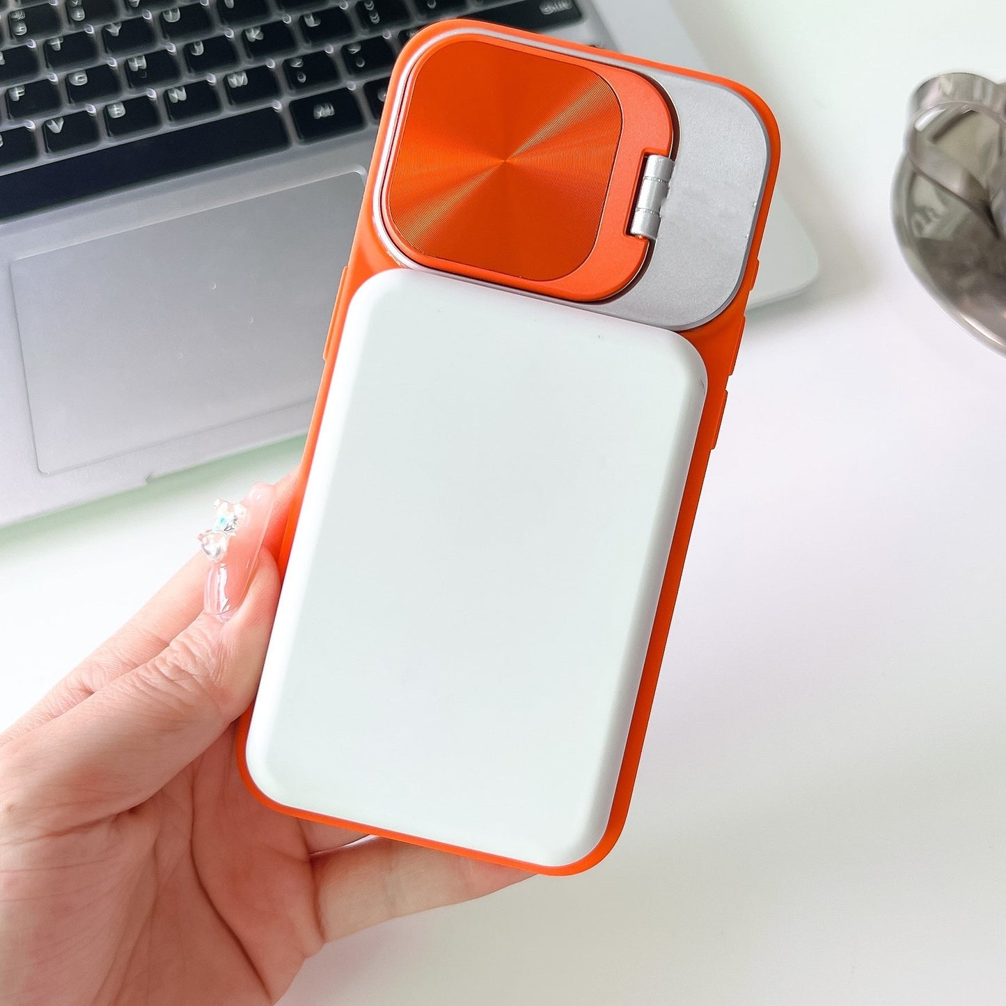Magnetyczne etui na telefon z niewidoczną podstawką
