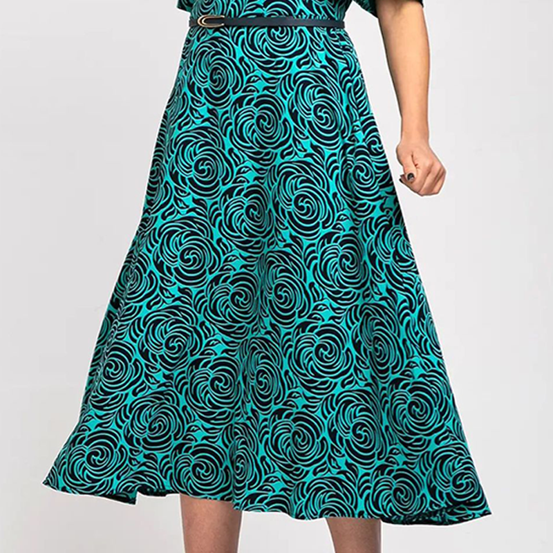 Elegancka drukowana sukienka maxi z paskiem