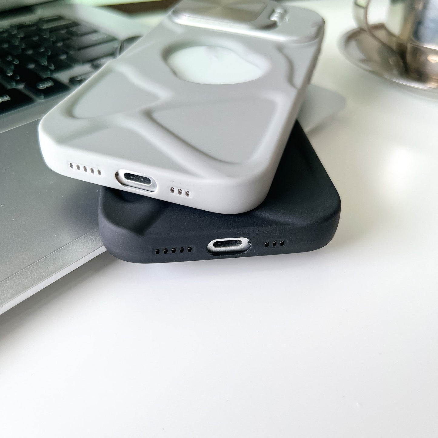 Magnetyczne etui na telefon z niewidoczną podstawką