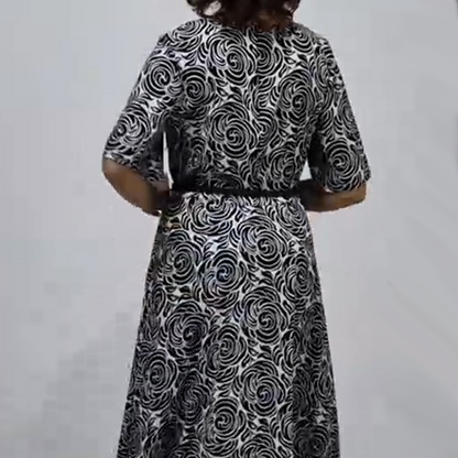 Elegancka drukowana sukienka maxi z paskiem