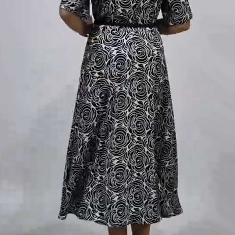 Elegancka drukowana sukienka maxi z paskiem
